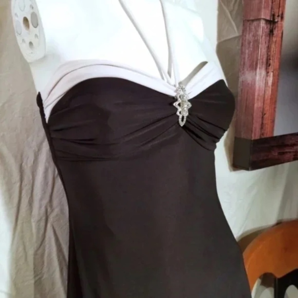 Sweetheart Top dress with Jeweled centerpiece